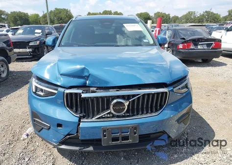 2024 Volvo Xc40 B5 Core Bright Theme z USA, uszkodzony, nr VIN YV4L12UK6R2374189